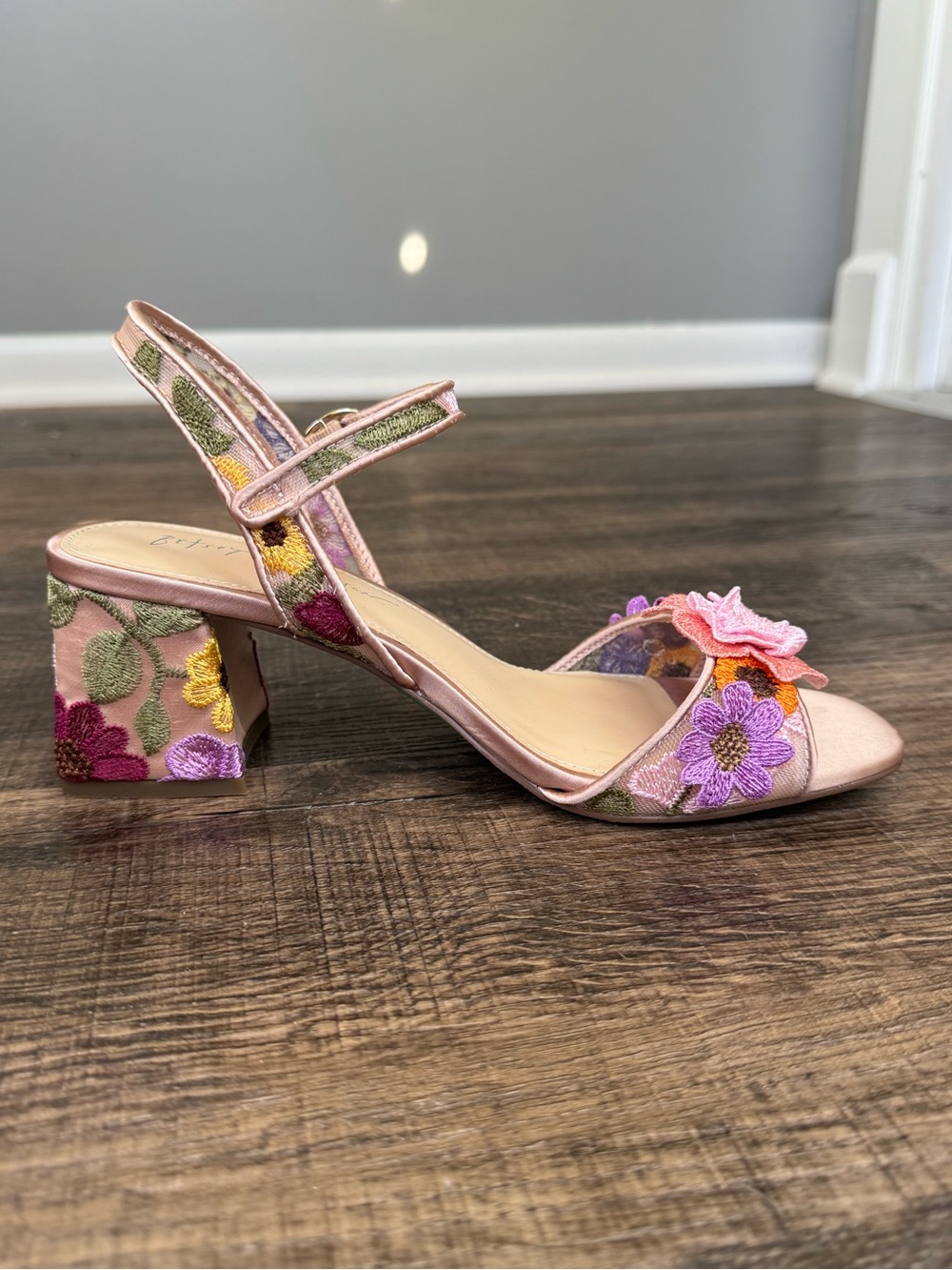 Betsey Johnson Women's Blare Floral Applique Block Heel Sandals - Picture 3 of 9
